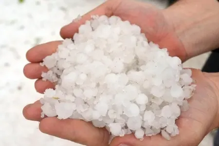 Bəzi rayonlara dolu yağdı