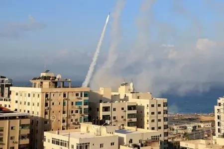 İranın İsrailə növbəti raket hücumu başladı