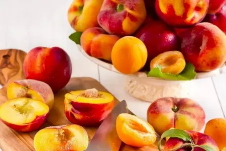 Nektarin - Sadəcə şaftalı deyil