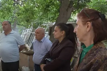 “Açarla gəlmişəm qapımı açmağa, deyir ki, ev sənin deyil”