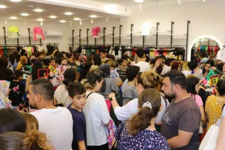 Bakıda mağaza açılışında BİABIRÇILIQ - VİDEO