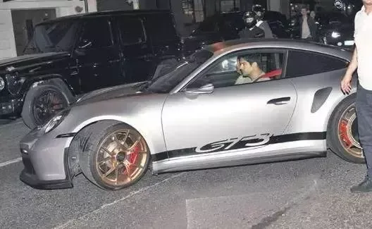 Burak Özçivitin 39 milyonluq maşını - FOTO