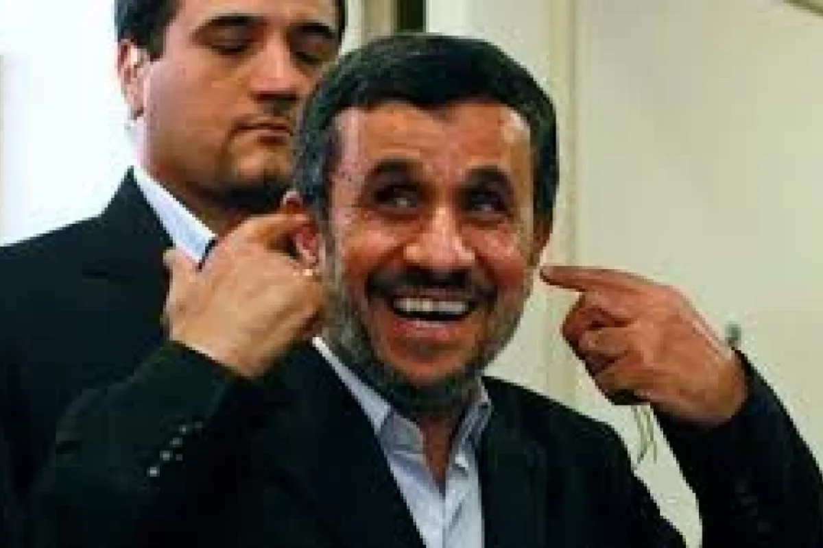 Mahmud Əhmədinejat Tehranda güllələndi