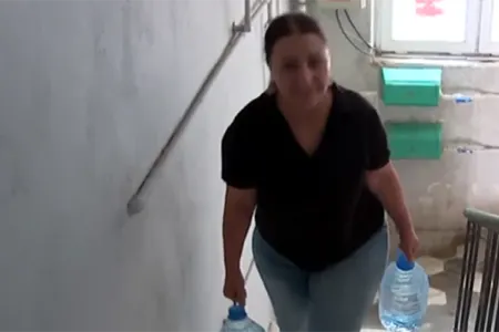 “Hamı vedrə əlində küçələrdədir...” - VİDEO