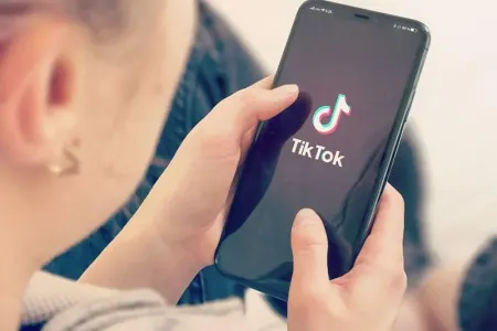 2 uşaq anası bütün pullarını "TikTok"a qoydu