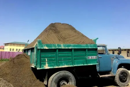 62 yaşlı kişi qumun altında qalıb öldü