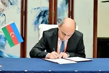 Emin Əmrullayev əmr - İMZALADI