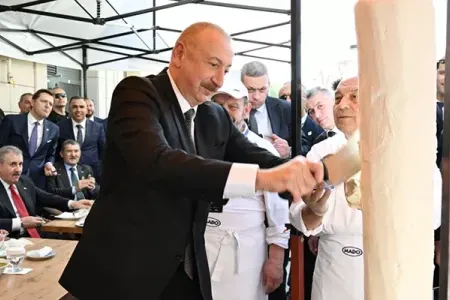 Prezidentlər Maraş dondurması yedilər