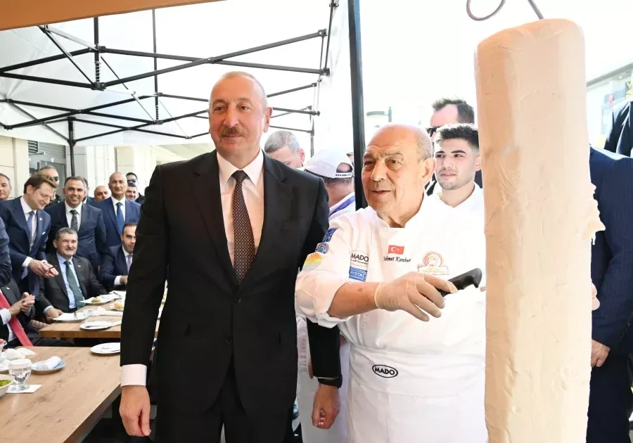 Prezidentlər Maraş dondurması yedilər