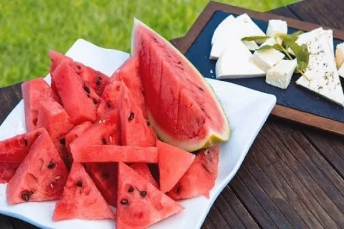 Qarpızı pendirlə yeyənlərin - DİQQƏTİNƏ