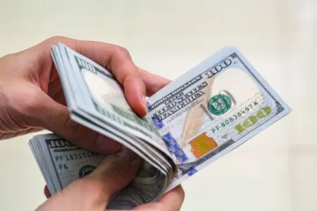 Dollarla bağlı TƏCİLİ XƏBƏR: Yeni məzənnəsi...