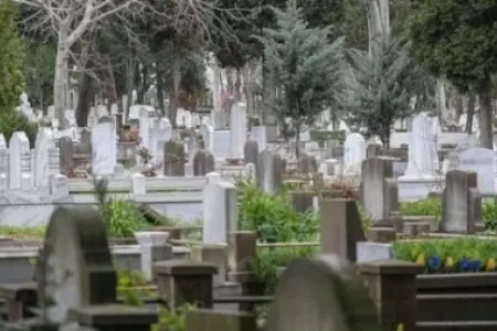 Qəbrini qazdırdı və bir gün sonra öldü - QƏRİBƏ HADİSƏ
