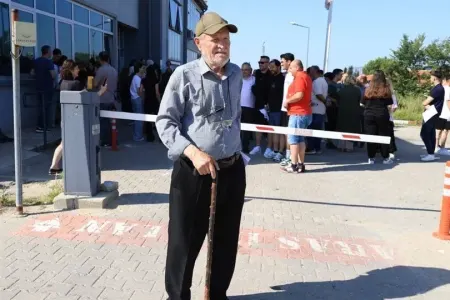 81 yaşında universitet - İMTAHANINA GİRDİ