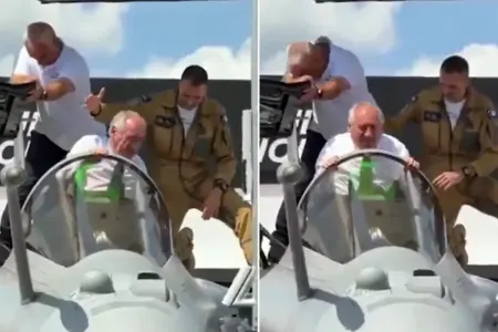 Fransa Baş naziri savaş təyyarəsindən çıxa bilmədi – - Maraqlı anlar