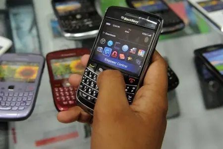 Z nəsli düyməli telefonlara qayıdır