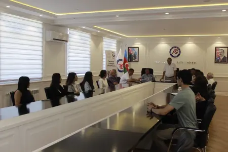 QHT “Azərbaycan dili və mədəniyyəti: milli və bəşəri dəyərlər” mövzusunda müzakirə keçirdi