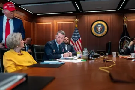 Tramp komandası ilə iclas keçirir