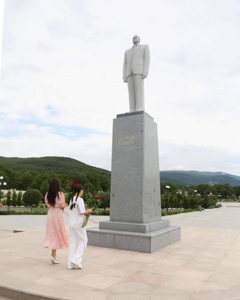 Leyla və Arzu Əliyevalar Xızıda - FOTOLAR