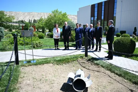 Prezident ermənilərin raket atdığı ərazidə…