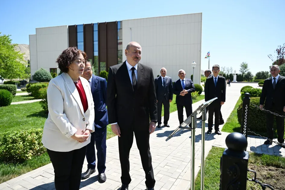 Prezident ermənilərin raket atdığı ərazidə…