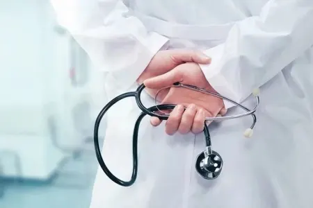 52 il bağırsağında diş fırçası ilə - YAŞADI
