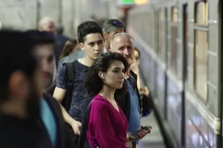 Bakı metrosundan istifadə edənlərin - DİQQƏTİNƏ