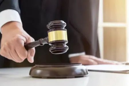 Sevdiyi qızın atasını öldürdü
