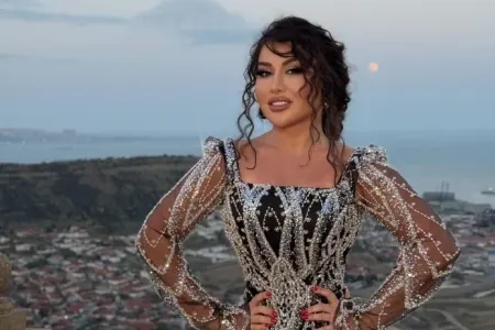 Evində çalışan qadın qızıllarını oğurladı