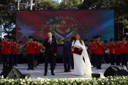 Xalq artisti Röya Ayxandan Silahlı Qüvvələr Gününə həsr olunmuş möhtəşəm - KONSERT