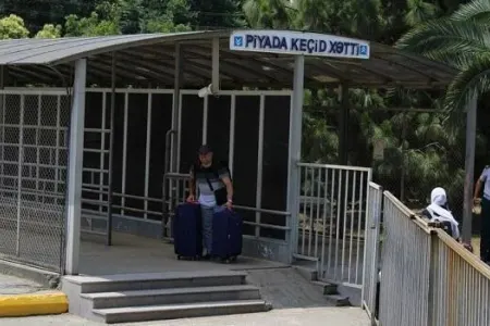 İran əsilli xarici vətəndaşlar Azərbaycana təxliyə edildi