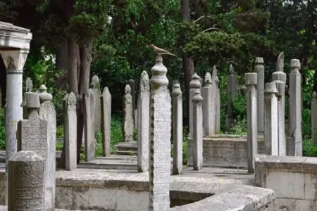 Ölən adamın paltarı niyə paylanılır?