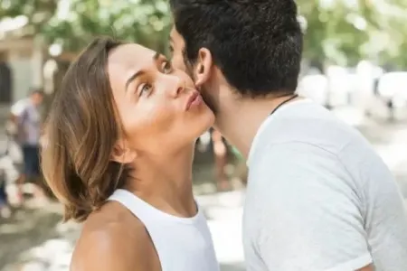 Sevdiklərinizi buradan öpməyin!