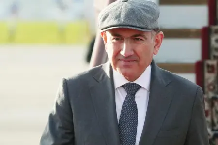 Paşinyan keşişlərə: Kilsəni murdarlamayın