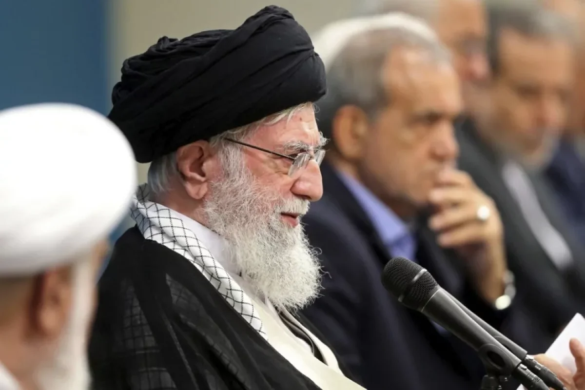 Xamenei: "Tramp həqiqəti gizlətmək üçün baş verənləri şişirdir"