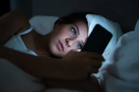 Telefonda film izləyənlərin diqqətinə: - Oftalmoloqdan XƏBƏRDARLIQ