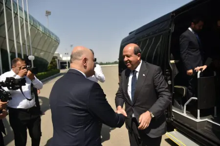 Ersin Tatar Azərbaycana gəldi