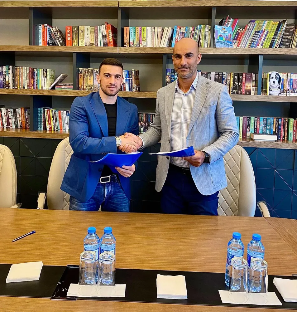 Qara Qarayevin həyatı kitaba çevrilir - FOTO