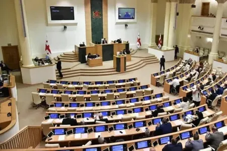 12 deputatın səlahiyyətlərinə XİTAM VERİLDİ