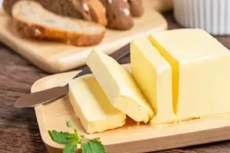 Kərə yağı sağlamlığa necə təsir edir: hər gün yemək olarmı?