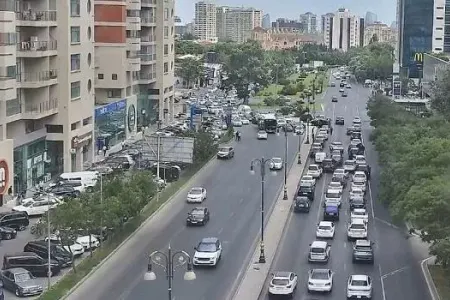 Yasamalda yol qəzası: - sıxlıq yarandı