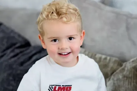 Bu uşaq iki ildir yemək yemir