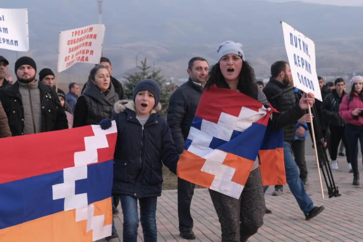 Qarabağ erməniləri zorla mitinqə aparılır - İrəvanda ara qarışır