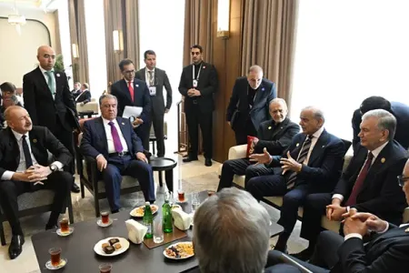 Liderlər çay süfrəsi arxasında - FOTOLAR