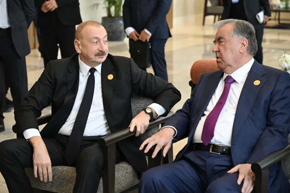 Liderlər çay süfrəsi arxasında - FOTOLAR