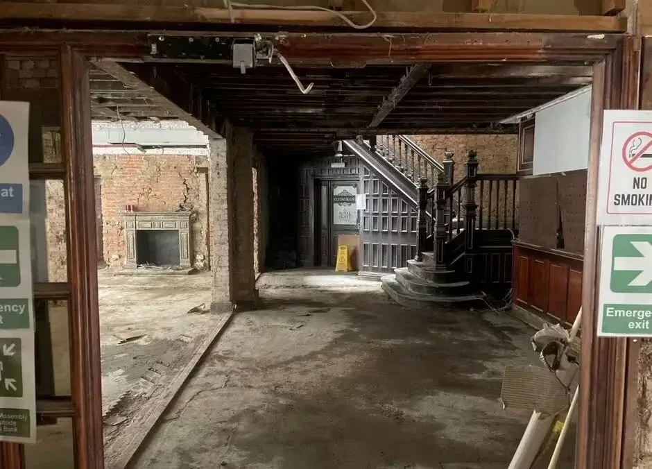 147 yaşlı tarixi hoteli 2 manata satışa çıxardı - FOTO