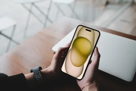 "Apple" çılpaq vəziyyətdə edilən videozəngləri qadağan edəcək