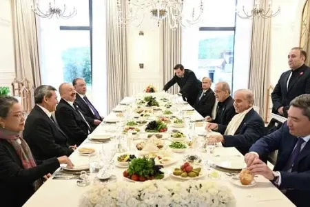 Şuşada İlham Əliyev liderlərin şərəfinə ziyafət verdi