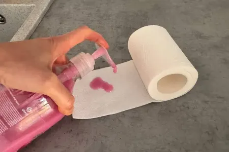 Evdən çıxmazdan əvvəl tualet kağızının üstünə maye - SABUN QOYUN