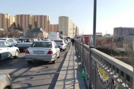 Saray körpüsünün ətrafı genişləndirilir