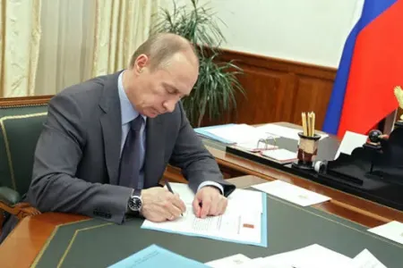 Putin Ukraynanın öldürdüyü generalı təltif etdi